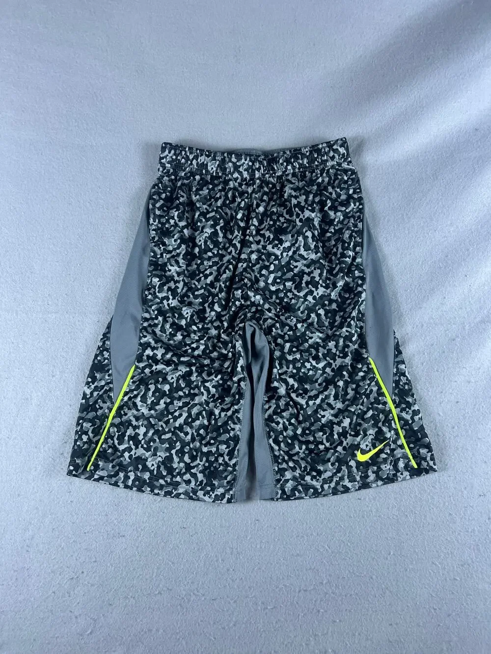 Nike Dri-FIT Basketball Shorts Boys XL Gray Black Camo Relaxed Volt Yellow Sport